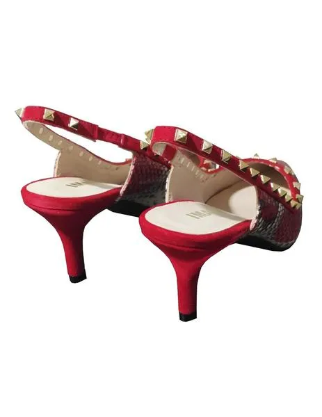 zapato serpe rojo con tachas